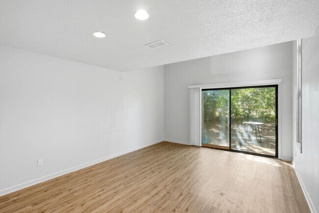 Building Photo - 1844 Larette Dr