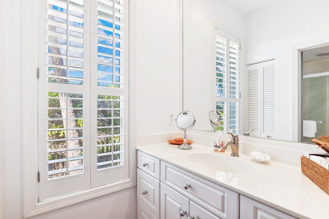 Building Photo - 4040 Loomis Ave