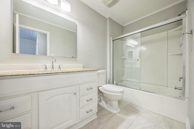 Building Photo - 5503 Red Haven Dr