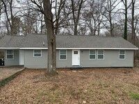 Building Photo - Total Renovated 3 Bedroom & 2 Bath