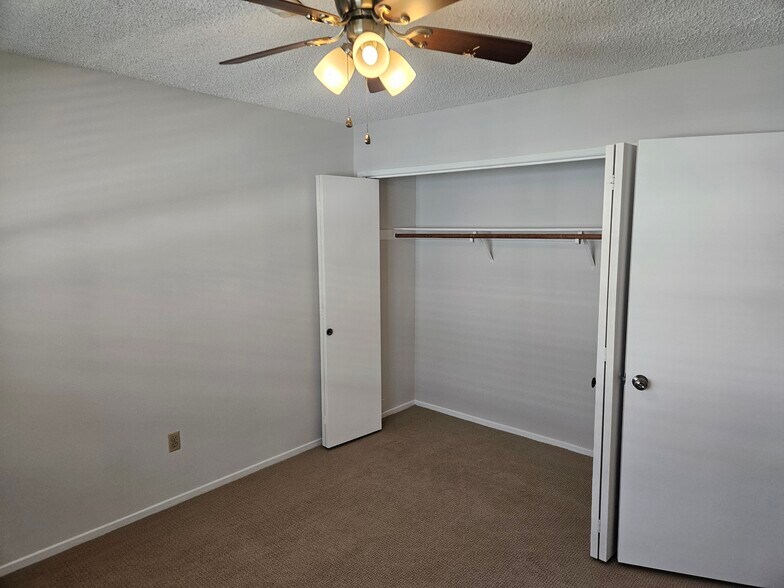 Building Photo - 1906 Rockefeller Ln