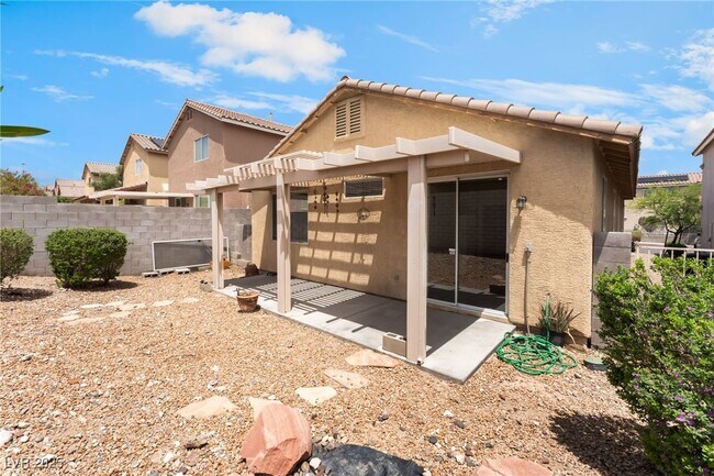 Building Photo - 8729 Shady Pines Dr