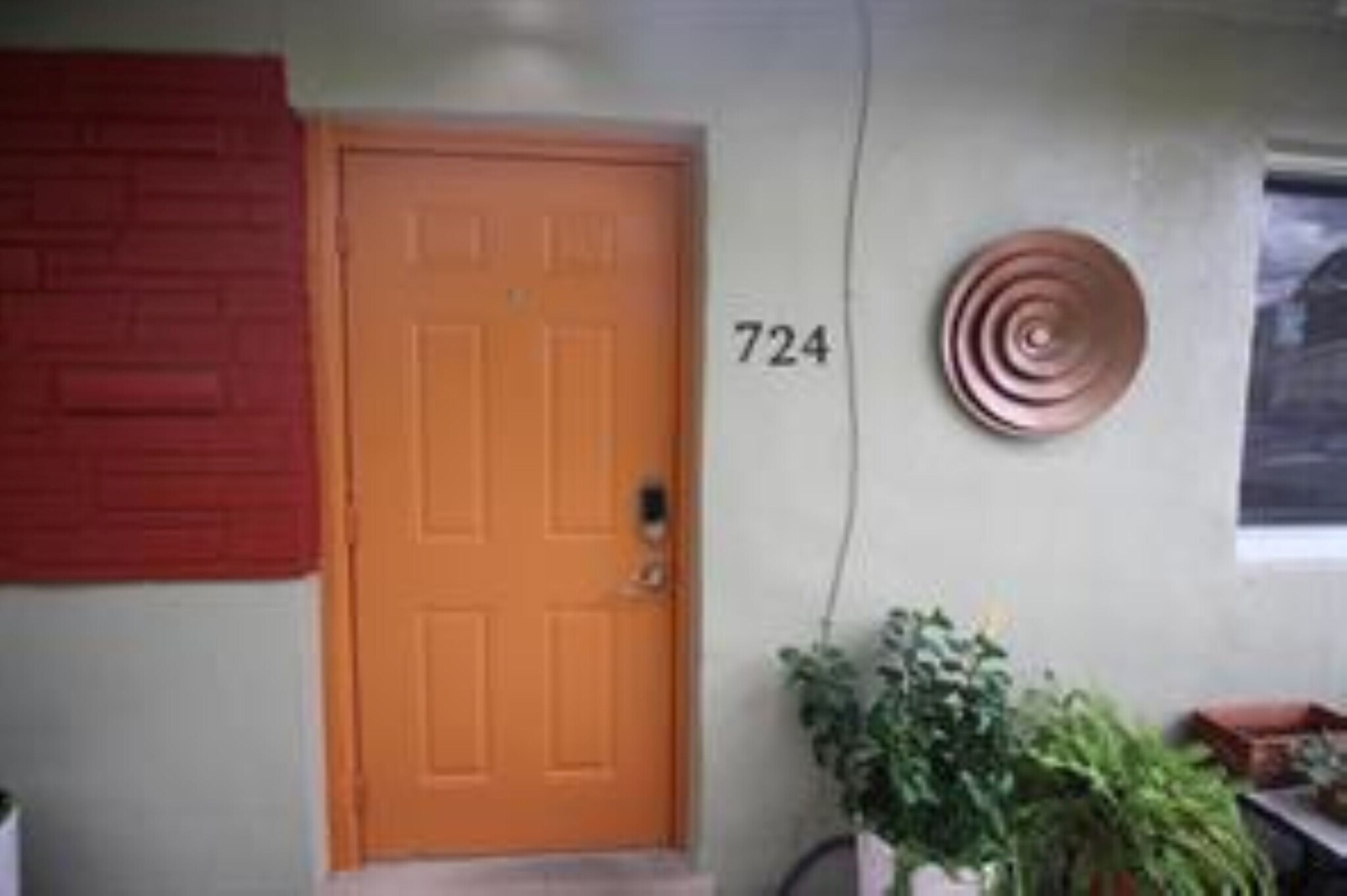 Building Photo - 724 NE 23rd Dr