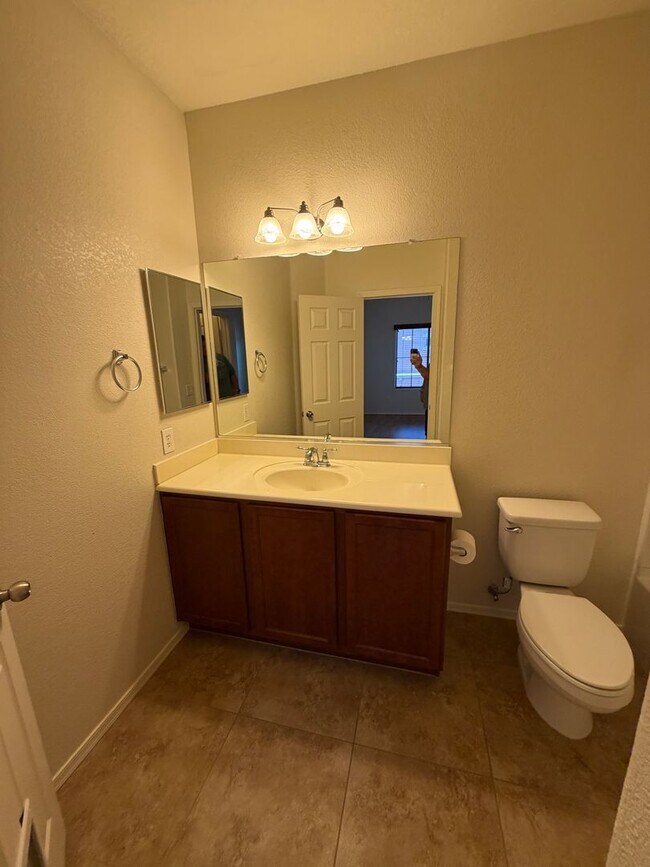 Building Photo - beautiful 2 bed, 2.5 bath condominium in the elegant Via De Cielo gated community in Chandler!