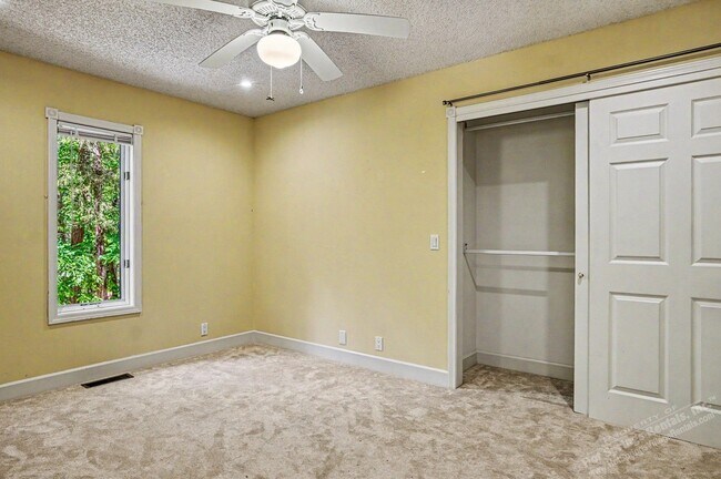 Building Photo - Lake Balboa Area| Home| Unfurnished