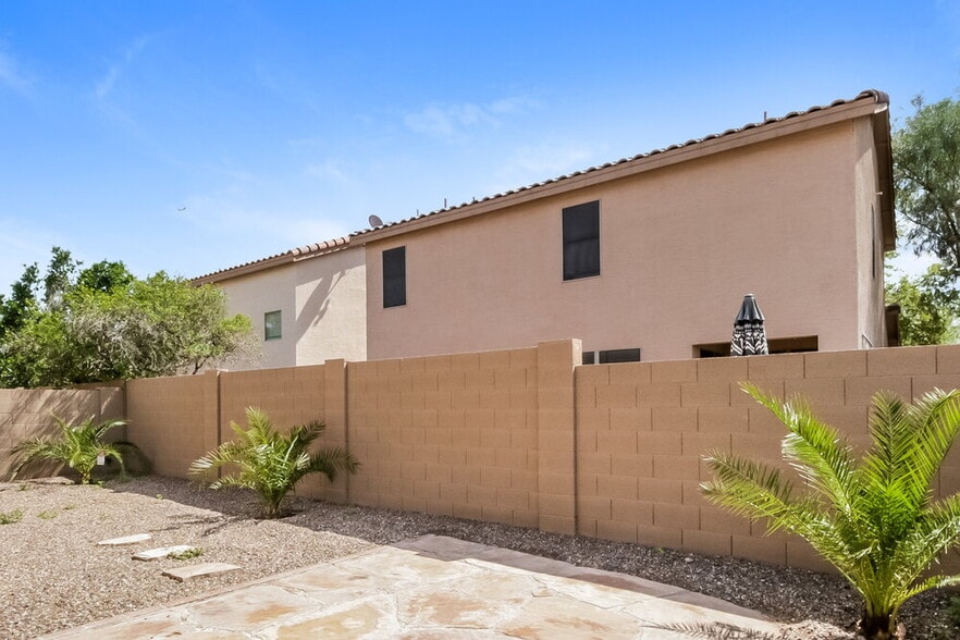 Building Photo - 3933 S Illinois St