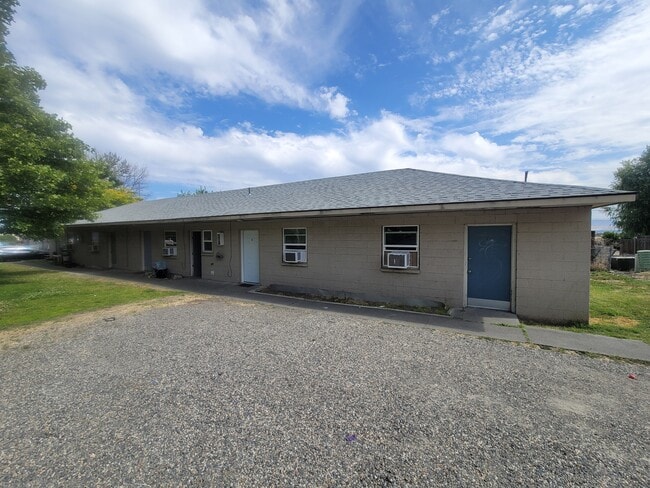 Primary Photo - 724 Owen Ave