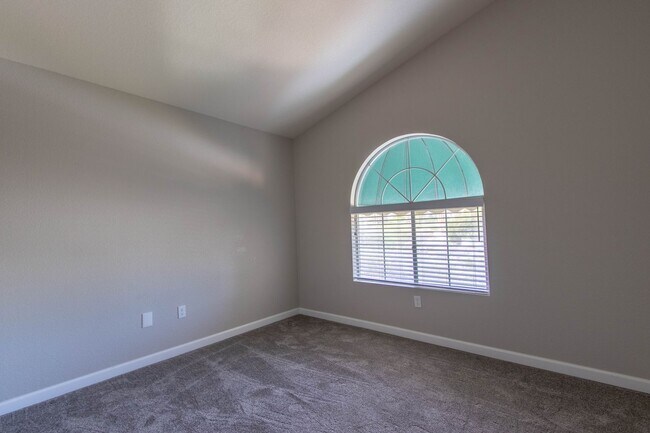 Building Photo - SPECTACULAR 2BED/2BATH CONDO IN HENDERSON!