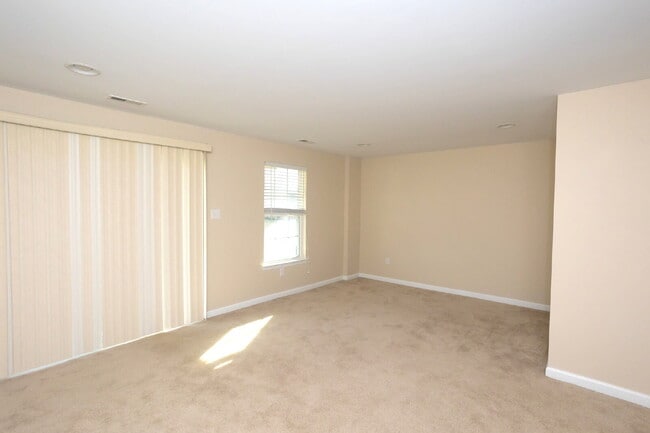 Building Photo - Exceptional 3-bedroom, 2.5-bathroom townhouse in the sought after community of The Villages at Cr...