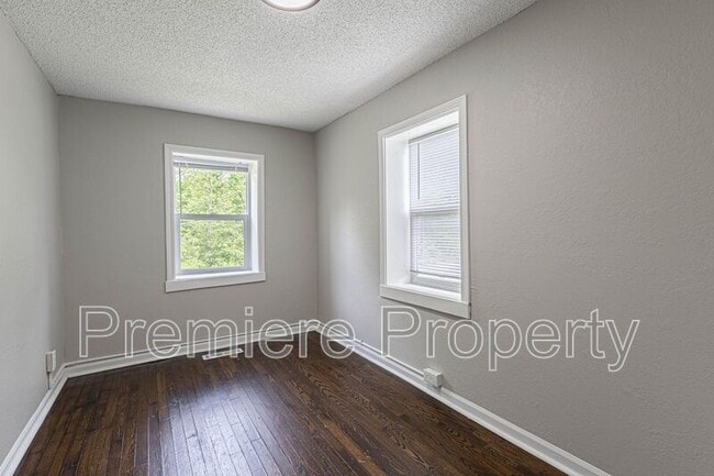 Building Photo - 700 S Savage St