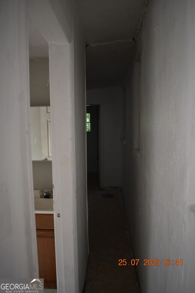 Building Photo - 1083 Nassau Pl