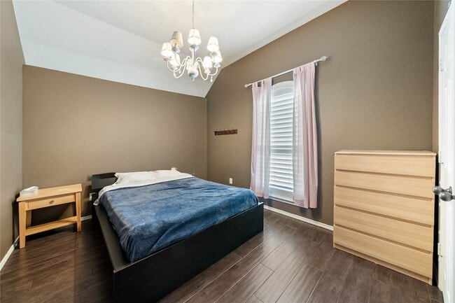 Building Photo - 9333 Fairmont Dr