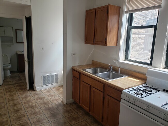Building Photo - 3944 N Fremont St