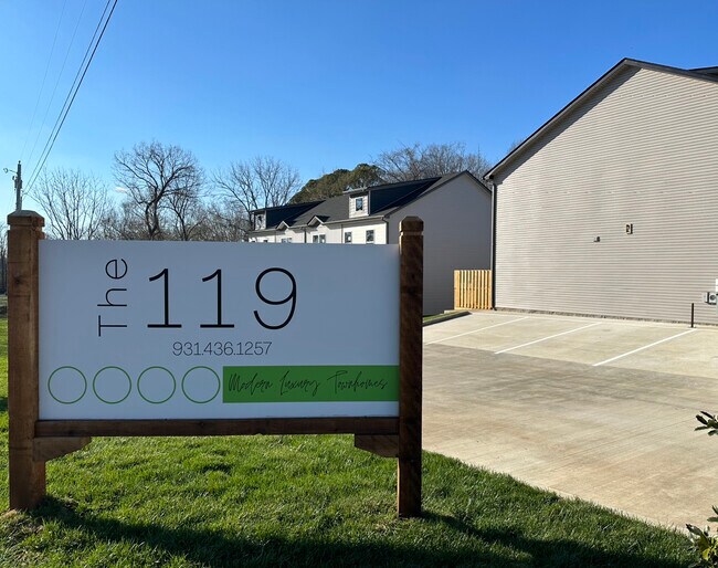 Building Photo - 119 W Rossview Rd