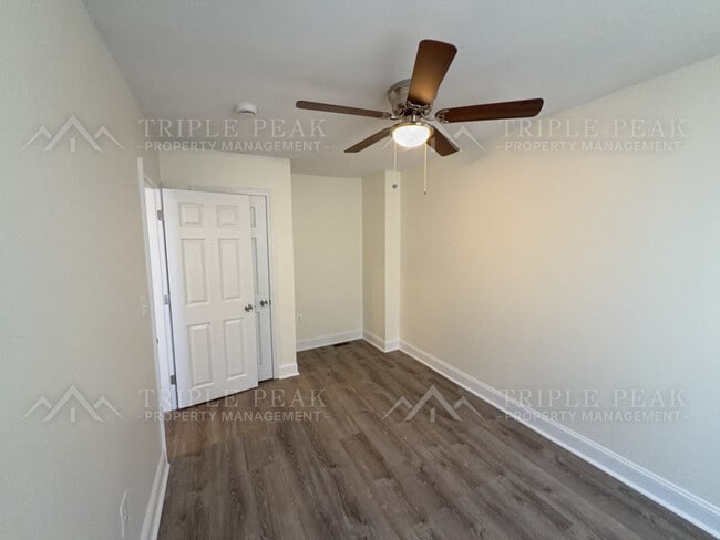 Building Photo - 7115 Emerson Ave