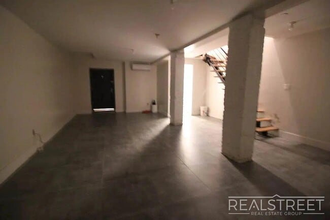 Building Photo - 3 Bed / 1.5 Bath Duplex | Bushwick | Brooklyn
