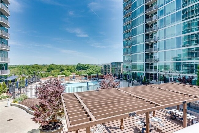 Building Photo - 943 Peachtree St NE