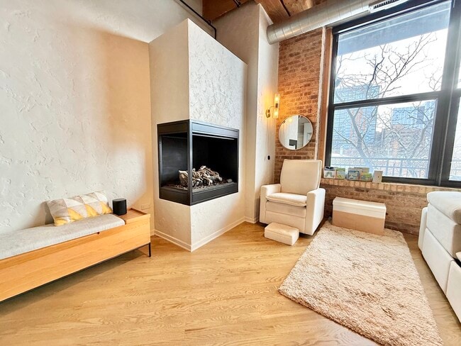 Building Photo - 1040 W Adams St