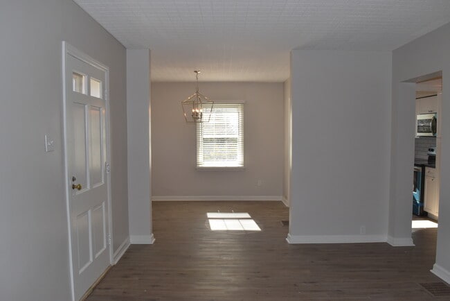 Building Photo - 1313 Bursal Ave