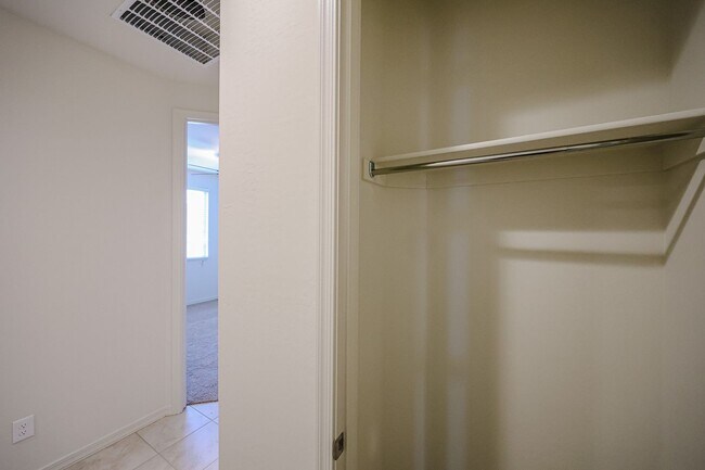 Building Photo - 4 Bedroom + Den in Foothills at Northpointe