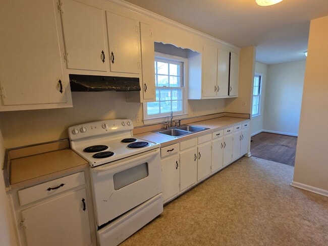 Building Photo - Move In Ready 3bd, 1.5bath Brick Ranch