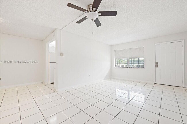 Building Photo - 20310 NE 2nd Ave