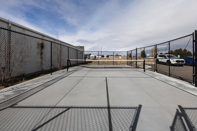 Building Photo - Modern 2 Bed/2 Bath Condo in Rexburg