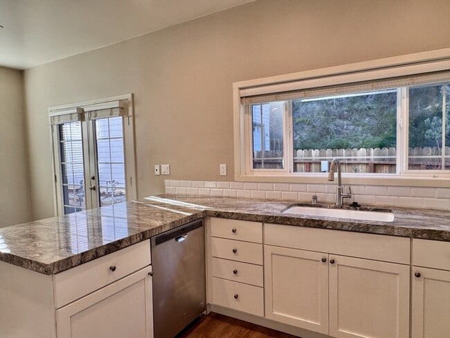 Building Photo - 230 Pello Ln