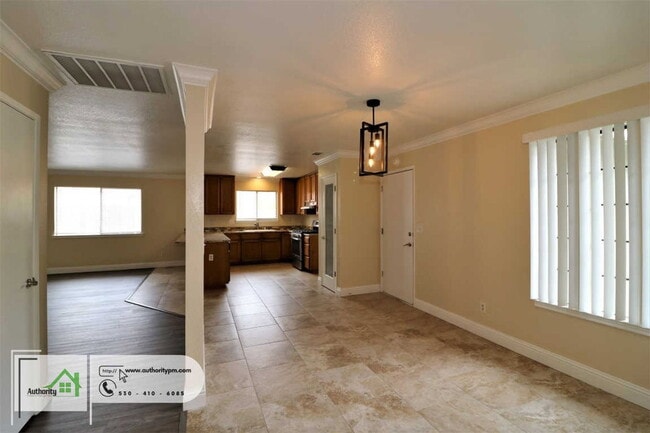 Building Photo - 3712 Canterbury Dr