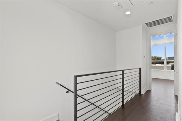 Building Photo - 2319 Kirby St