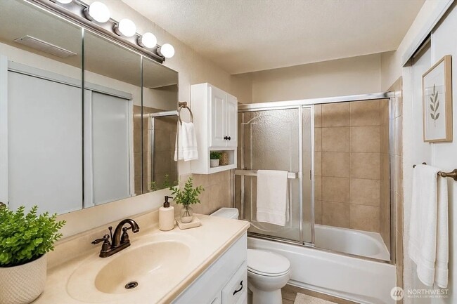 Building Photo - Cozy 1 bedroom in the heart of Kingsgate neighborhood