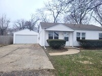 Building Photo - Beautiful 3 Bedroom Home Available after J...