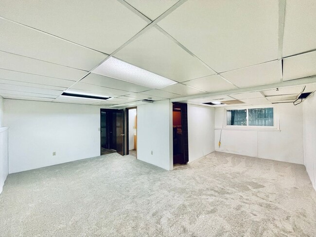 Building Photo - Tranquil House on Quiet South Delridge Street!