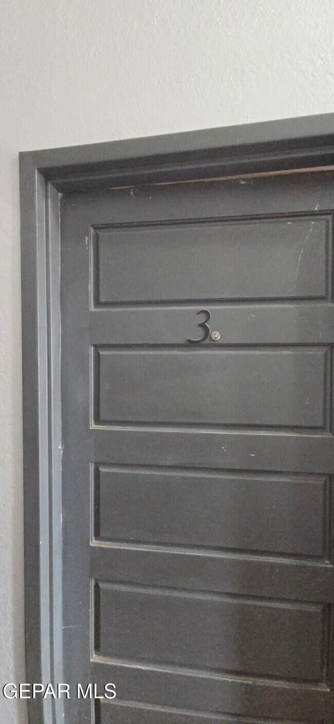 Building Photo - 515 W Missouri Ave