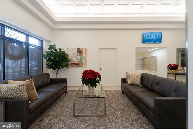 Building Photo - 1808 Old Meadow Rd