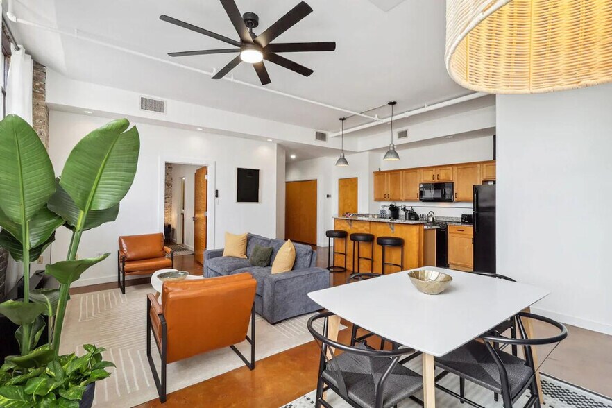 Building Photo - 527 St Joseph St