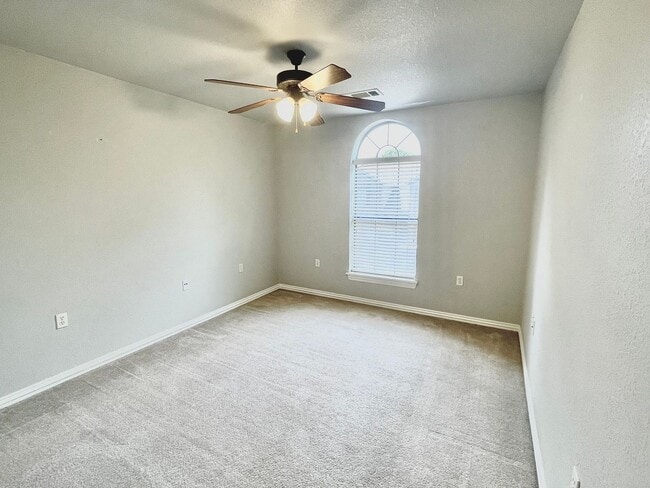 Building Photo - Quiet, Well-Maintained 2Bed/2.5Bath Home – Prime Fayetteville Location!