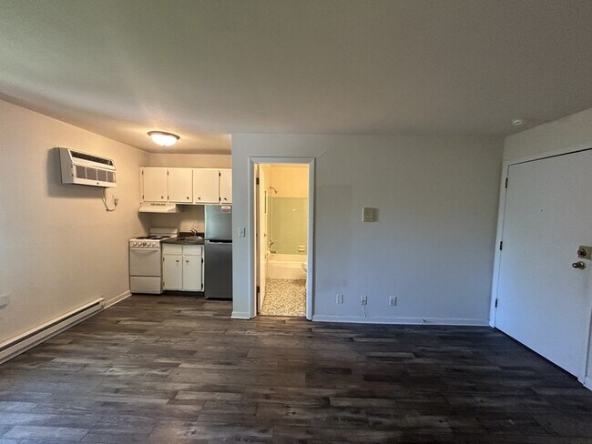 Building Photo - 134 E Johnson St