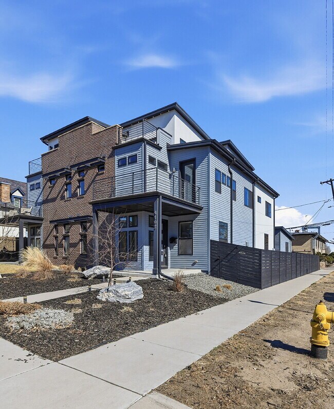 Building Photo - $5,740.95, $300 off the first month's rent, 4 Beds - 5 Bath, Townhouse in Denver with Office!