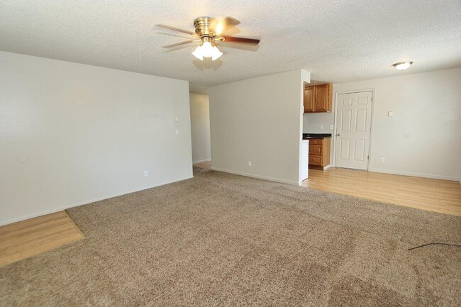 Building Photo - 211 S Highland Dr