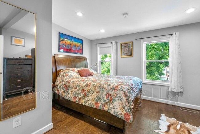 Building Photo - 1275 Oates St NE