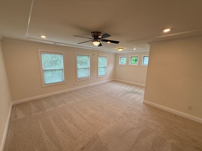 Building Photo - Ballantyne Home in great Location With Sun Room!