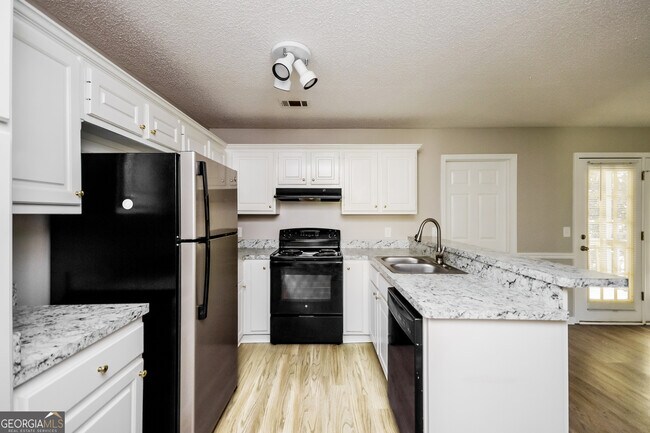 Building Photo - 120 Lakefront Dr