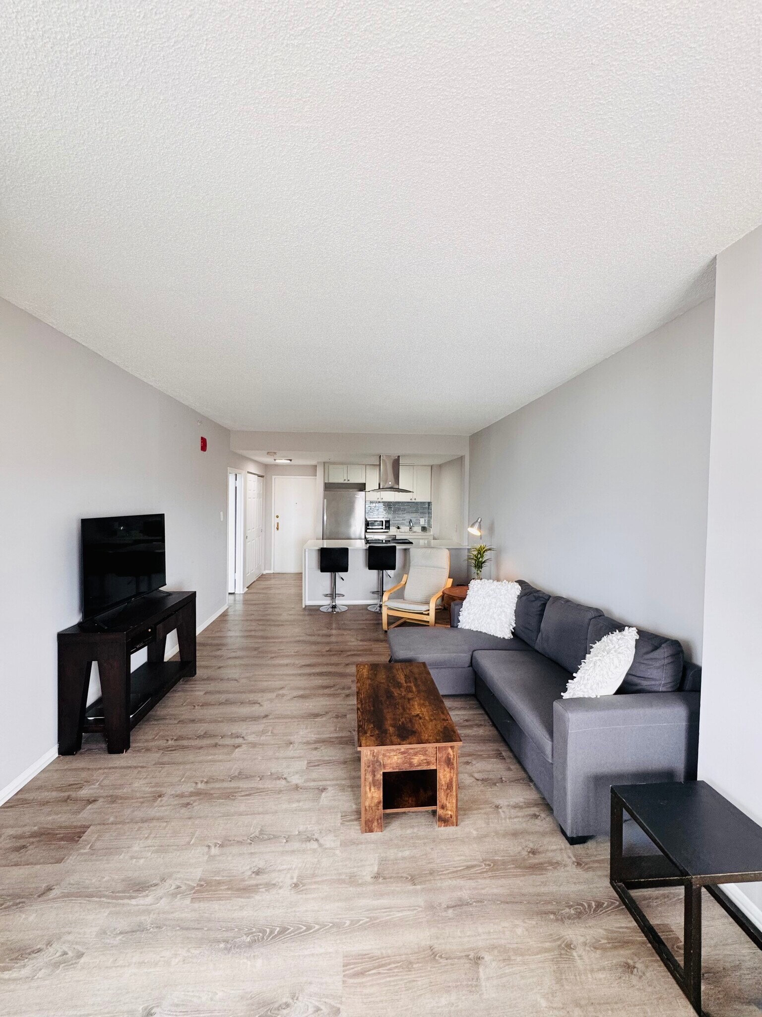 Living area. - 28 Allegheny Ave