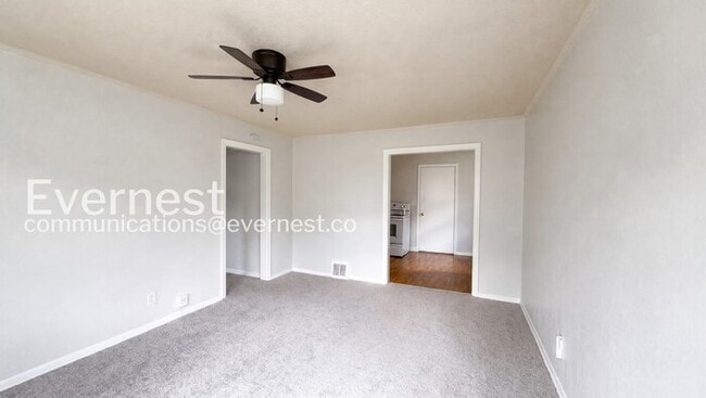 Building Photo - Cozy 2 Bed / 1 Bath Home / Pet-Friendly / Vouchers Accepted / Available Now!