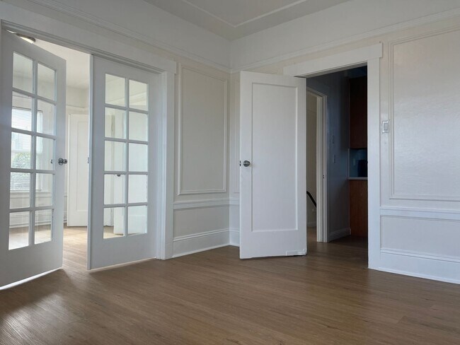 Building Photo - 3542