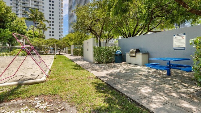 Building Photo - 850 N Miami Ave