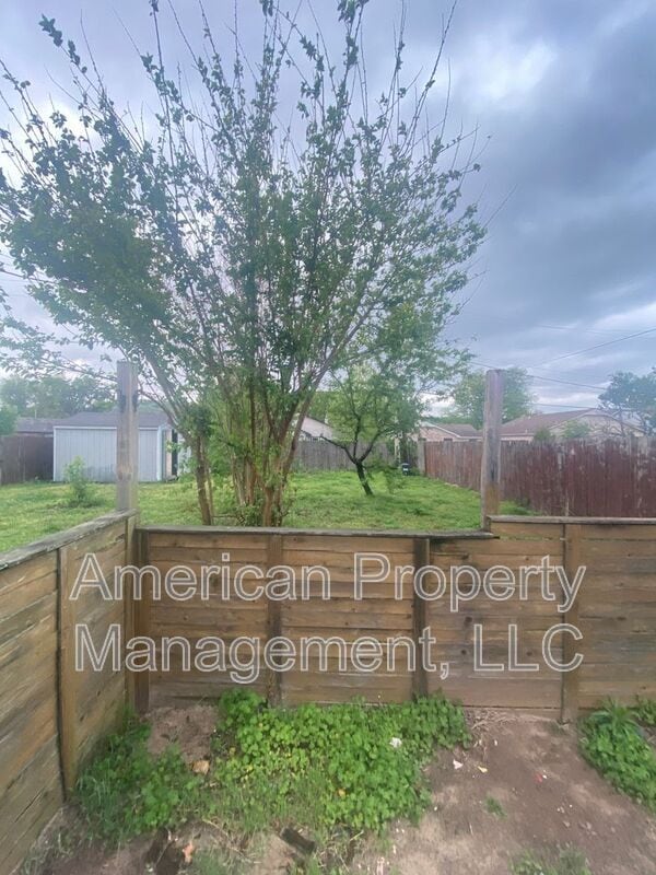 Building Photo - 6318 S Newport Ave