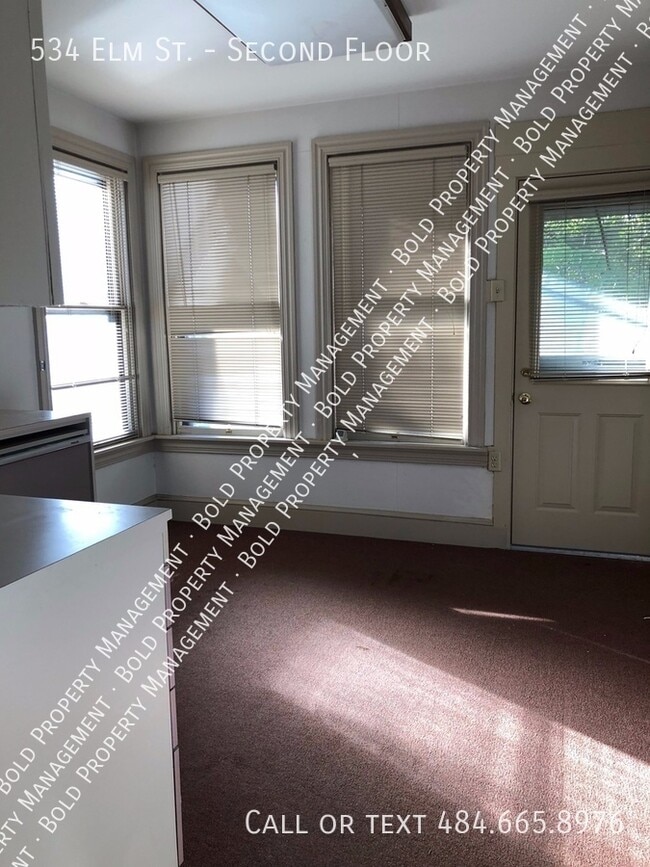 Building Photo - 534 Elm St