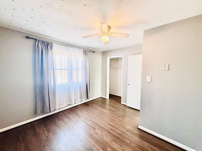 Building Photo - Spacious 4-bedroom, 2.5-bath home in Virginia Beach